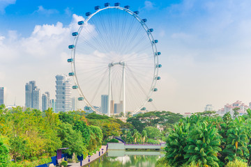 Fototapeta premium Singapore Flyer against blue sky