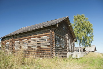 Fototapeta na wymiar Traditional village house (izba) at Kenozerie, Russia.