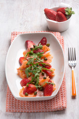 smoked salmon salad with strawberries arugula and capers