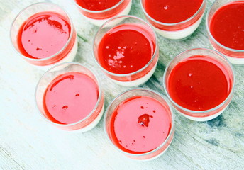 verrines de pannacotta au coulis de framboise