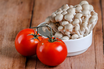 tomato and fresh mushroom