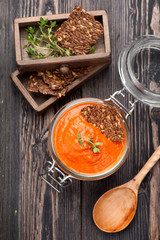 dip sauce roasted peppers and flax chips