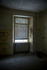 Fenster im verlassenen Haus
