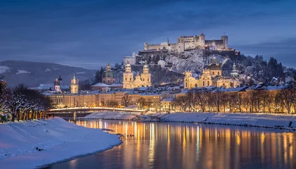 Tischdecke Historic city of Salzburg in winter at dusk, Austria © JFL Photography