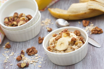 Oatmeal with banana, honey and walnuts for breakfast