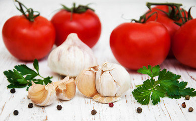 garlic and tomato
