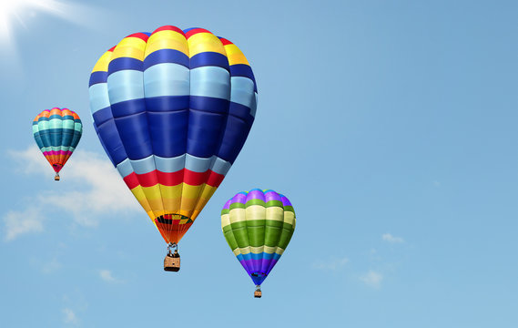 Mongolfiere nel cielo azzurro