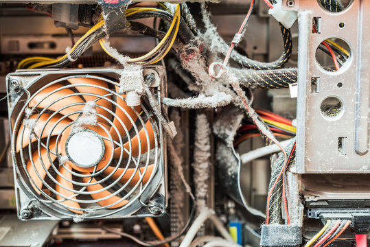 The main components of the outdated, dusty and non-working pc
