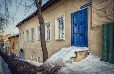 Эта бывшая красная дверь This former red do