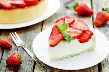 cake with strawberries and cream cheese