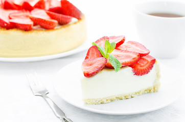 cake with strawberries and cream cheese