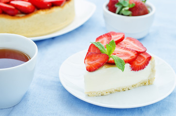 cake with strawberries and cream cheese