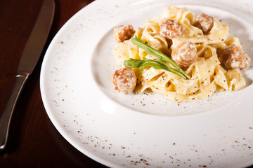 pasta with with meat and white sauce