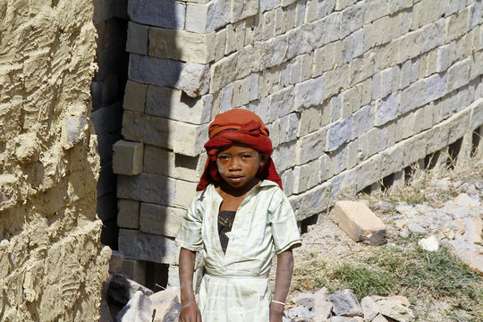 Hard working poor malagasy child - poverty