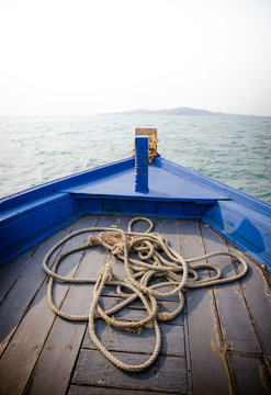 Fototapeta bow of a blue boat