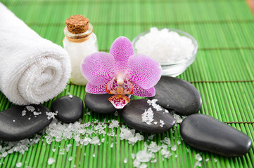 SPA set on green mat 