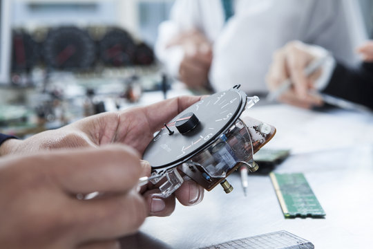 Men are designing a tachometer