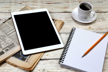 Obraz na płótnie Canvas Tablet and coffee on wooden table