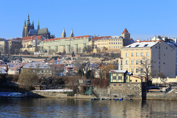 Fototapeta na wymiar Snowy Prague gothic Castle abova River Vltava, Czech Republic