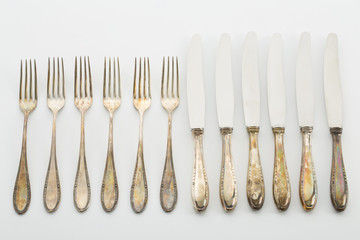 Altes Silberbesteck, Reihe, Gabel, Messer