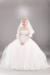 Fototapeta na wymiar beautiful bride and beautiful wedding dress
