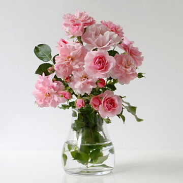 Bouquet of pink roses in a vase. Floral still life with roses.