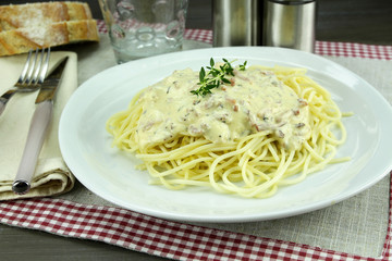 spaghetti à la carbonara