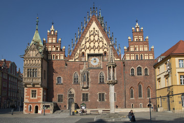 Wrocławski Ratusz w pogodny dzień