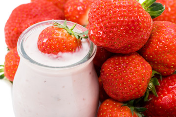 Pot  yaourt  fruits  fraises