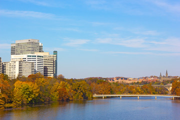 Fototapeta na wymiar Autumn panorama of metropolitan Washington DC, USA.
