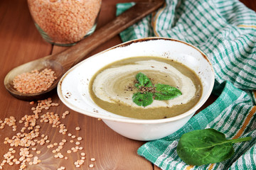 Spinach and red lentils soup