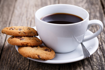 Cup of coffee with cookies on a table. - obrazy, fototapety, plakaty