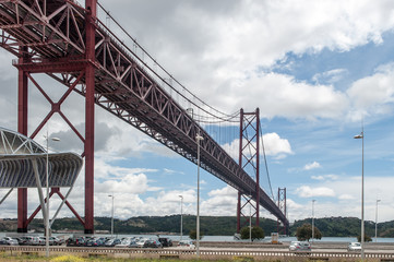 Fototapeta na wymiar Lisbona, Ponte 1