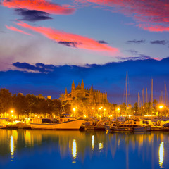 Obraz premium Palma de Mallorca sunrise with Cathedral and port