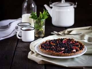 blackcurrant pie with apples