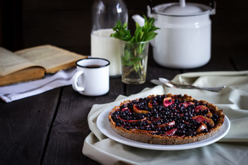 blackcurrant pie with apples