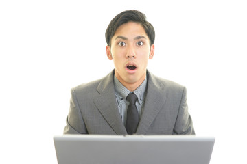 驚いた表情のビジネスマン