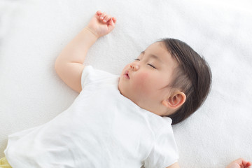 Fototapeta na wymiar 熟睡する赤ちゃん
