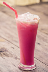 stawberries milk
