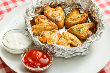 chicken wings with sauce