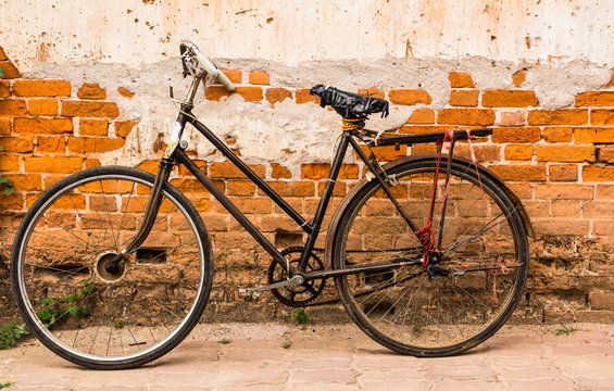 vintage old bicycle on brick wall