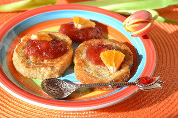 Гренки с вареньем.