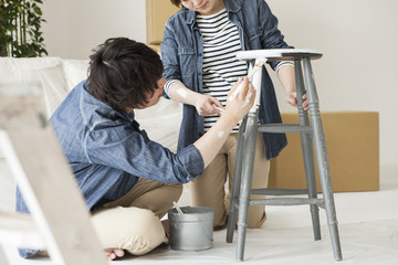 The couple have a color-painted chair