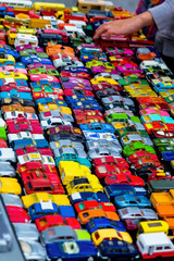 Viele bunte Spielzeugautos