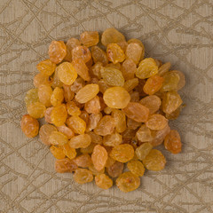 Circle of golden raisins