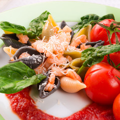 Conchiglie with North Sea shrimps and spinach