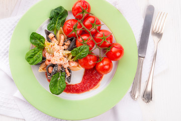 Conchiglie with North Sea shrimps and spinach