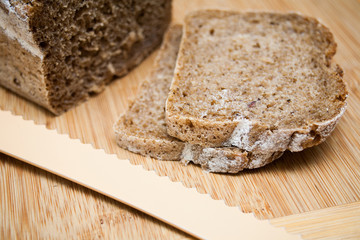 sliced bread and knife