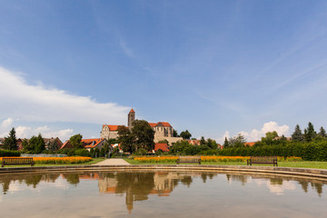 Obraz premium Blick zum Quedlinburger Schloss und Stiftskirche