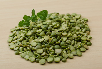 Dry green peas